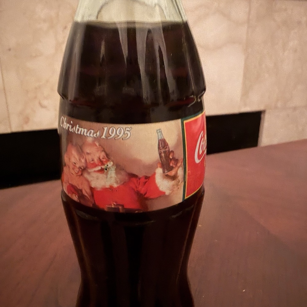 1995 Full Coca-Cola Classic Christmas Santa Clause Bottle‎ - 8oz - Vintage